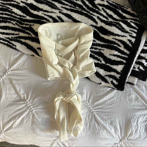 Princess Polly - Corset that ties around waist - Picture 2 of 5